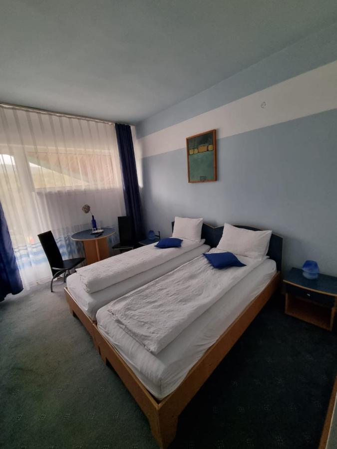 Randunica Hotel Văliug Buitenkant foto